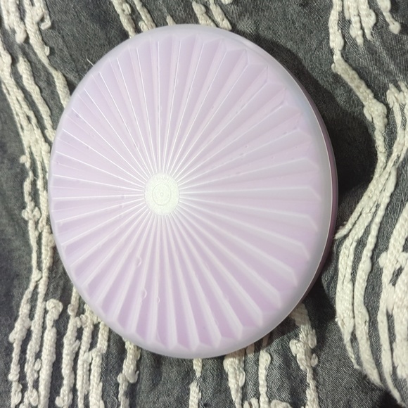 Tupperware gallon top push button lilac - Picture 3 of 4